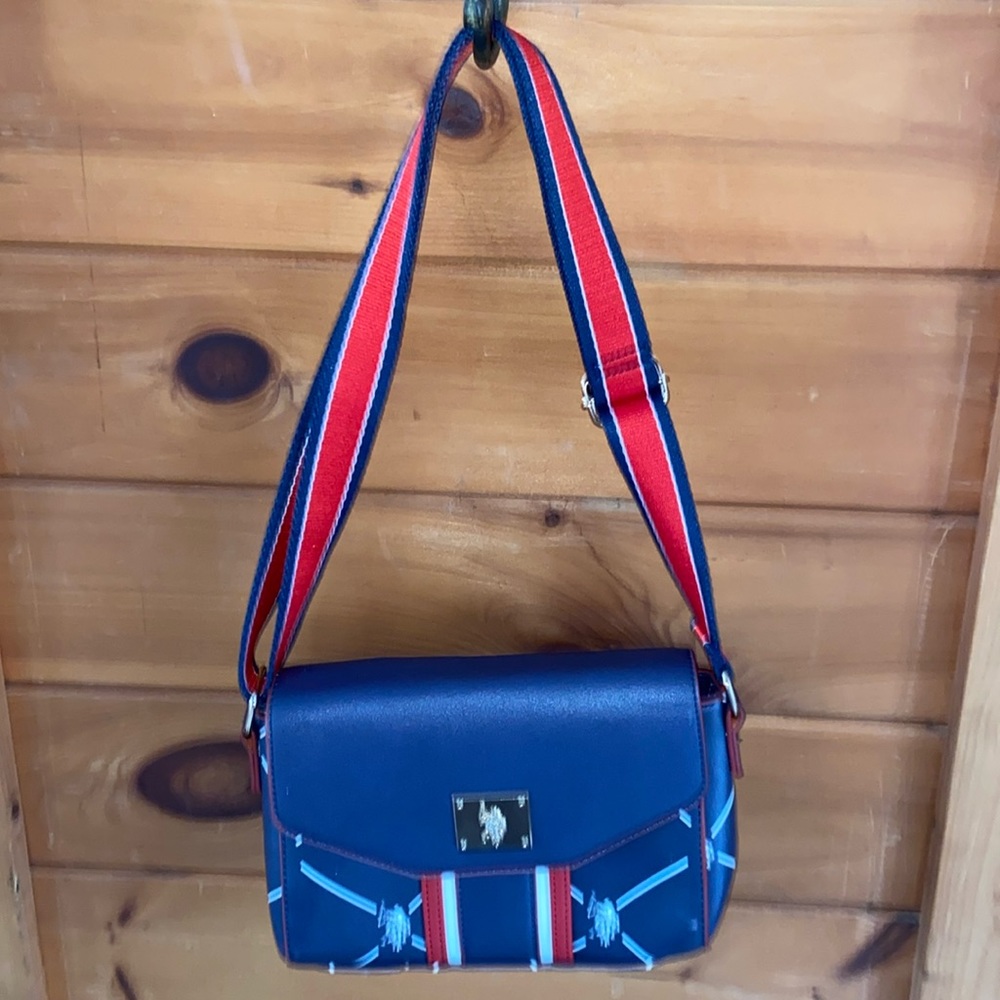 Hand bag need space
